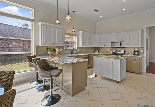 6013 Riverbend Lakes Dr, Baton Rouge, LA 70820