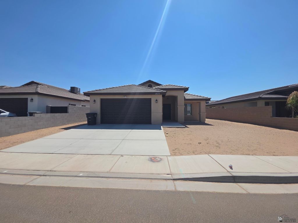 4675 E Ortega St, San Luis, AZ 85336