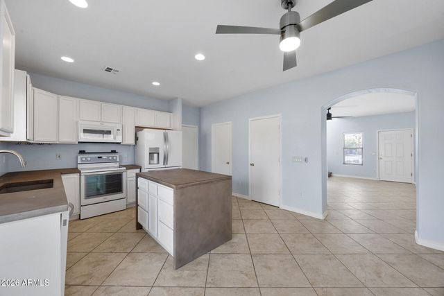 3006 E KINGS Avenue, Phoenix, AZ 85032