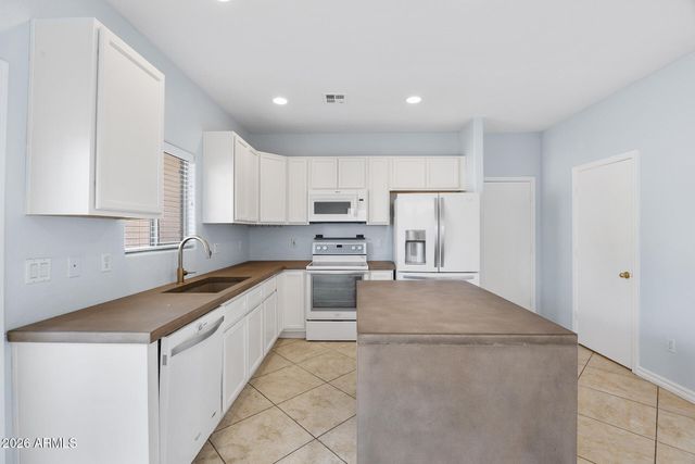 3006 E KINGS Avenue, Phoenix, AZ 85032