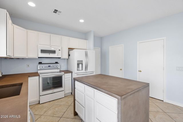 3006 E KINGS Avenue, Phoenix, AZ 85032