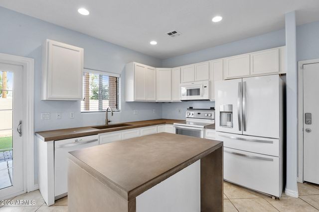 3006 E KINGS Avenue, Phoenix, AZ 85032