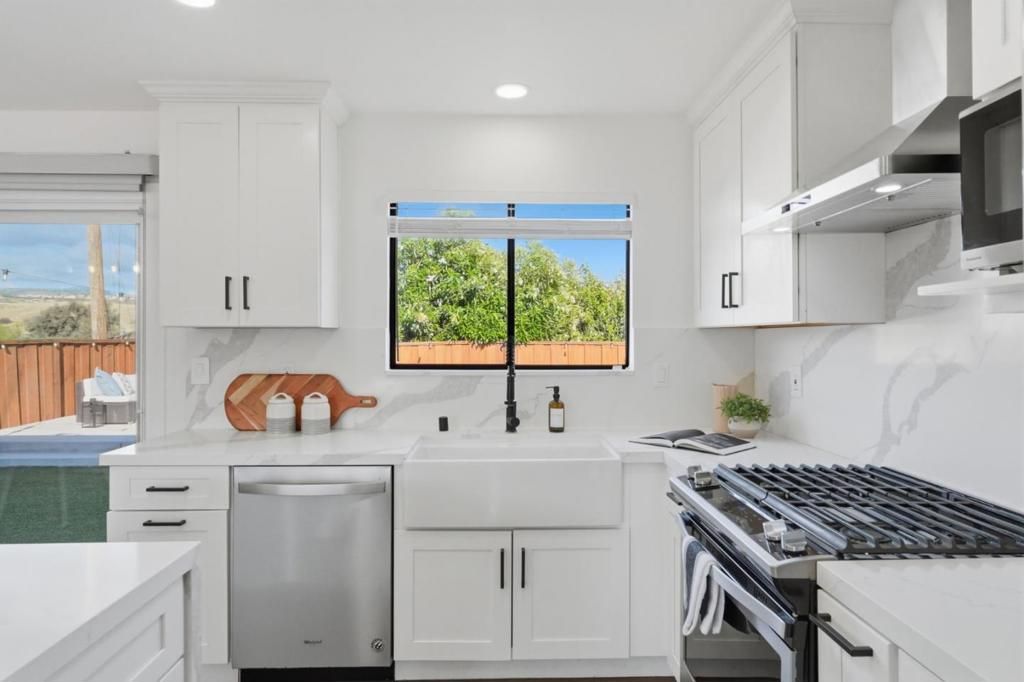 Image 20 of property listing at 4610 Capitola Avenue, San Jose, CA 95111