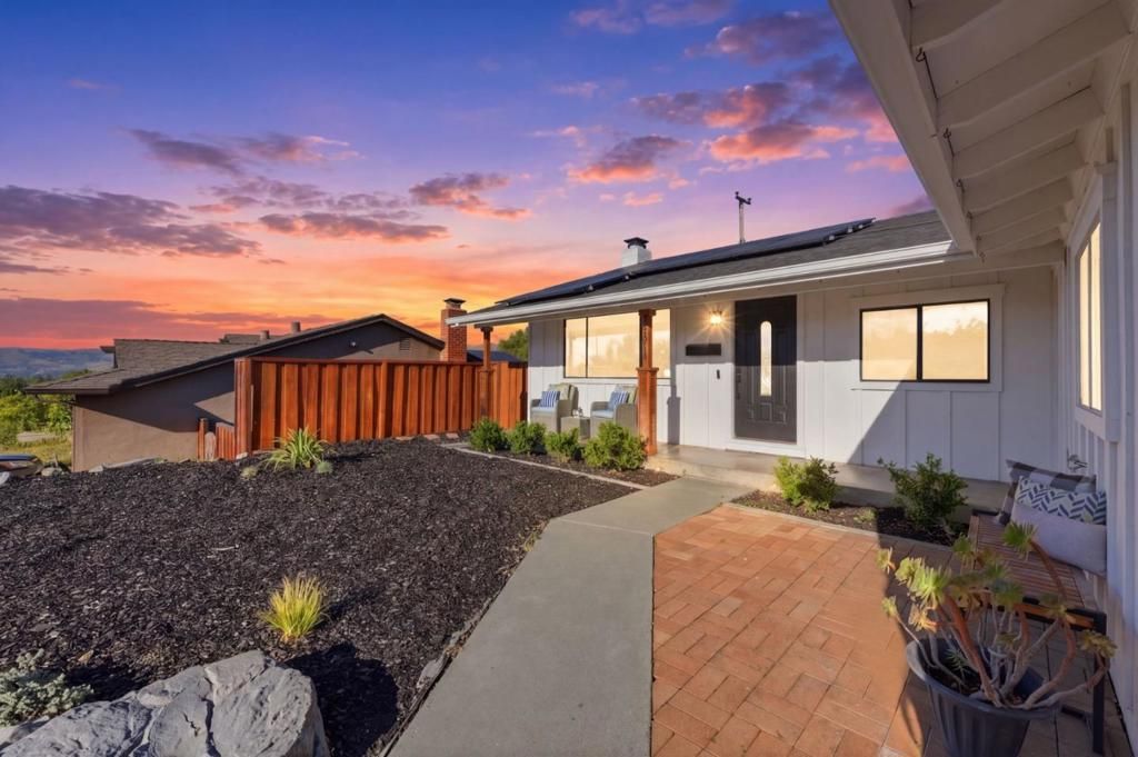 Image 4 of property listing at 4610 Capitola Avenue, San Jose, CA 95111