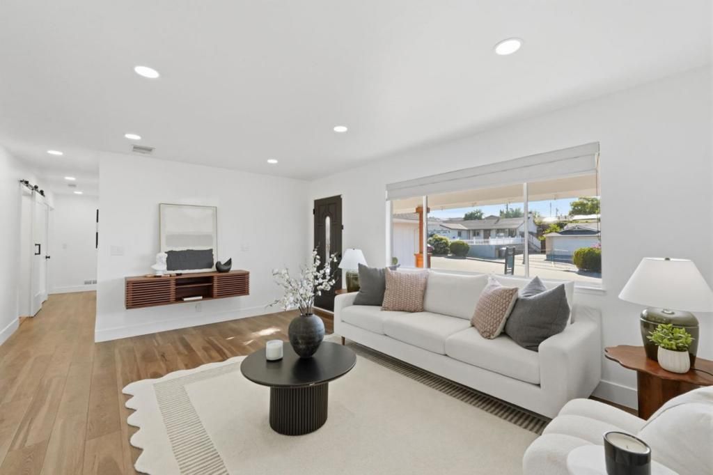 Image 9 of property listing at 4610 Capitola Avenue, San Jose, CA 95111