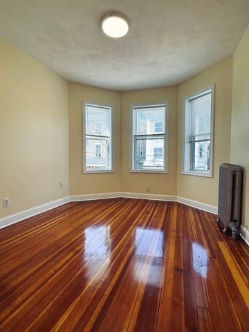 189 Chestnut St 2, Chelsea, MA 02150