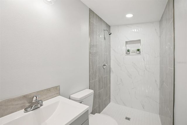 10120 ALAMBRA AVENUE, Tampa, FL 33619