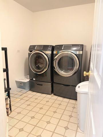 1820 CRENSHAW Circle 1820, Vernon Hills, IL 60061