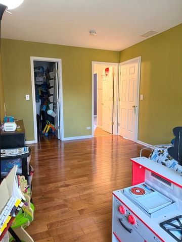 1820 CRENSHAW Circle 1820, Vernon Hills, IL 60061