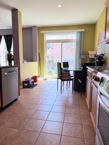1820 CRENSHAW Circle 1820, Vernon Hills, IL 60061