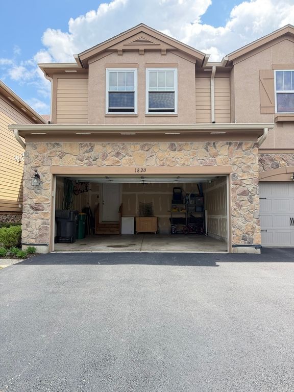 1820 CRENSHAW Circle 1820, Vernon Hills, IL 60061