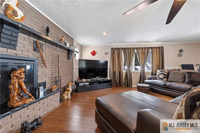 15 Drexel Terrace, Monroe, NJ 08831