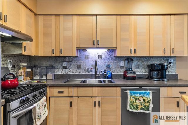 15 Drexel Terrace, Monroe, NJ 08831