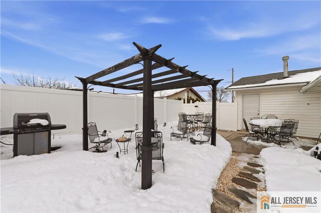 15 Drexel Terrace, Monroe, NJ 08831