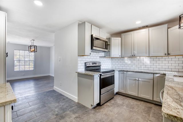 903 W 8th Street, Bonham, TX 75418