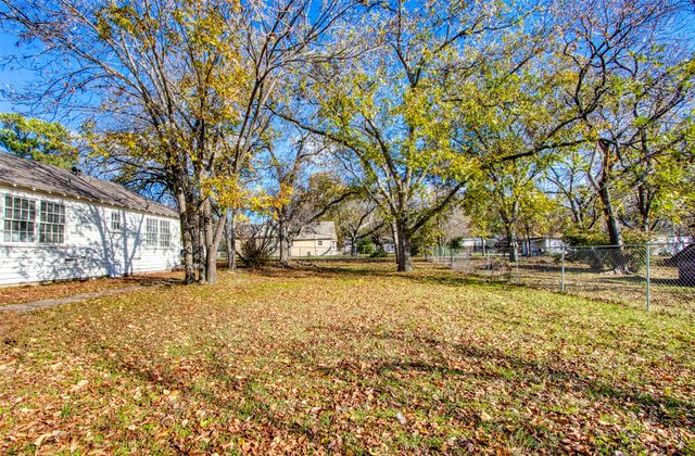 903 W 8th Street, Bonham, TX 75418