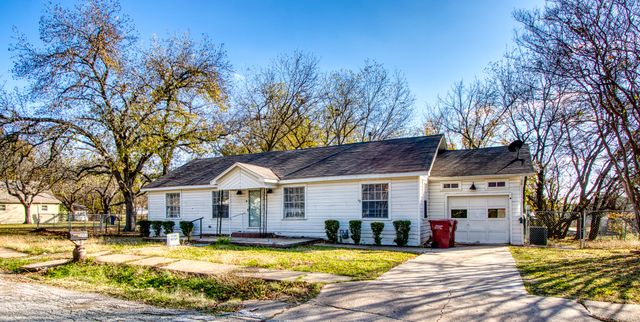 903 W 8th Street, Bonham, TX 75418