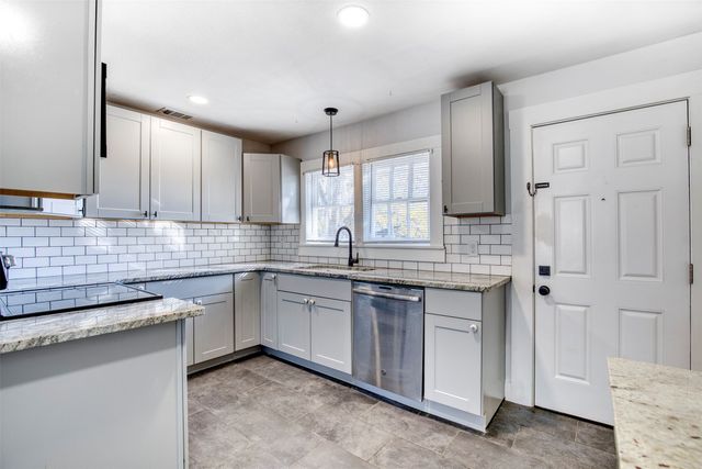 903 W 8th Street, Bonham, TX 75418