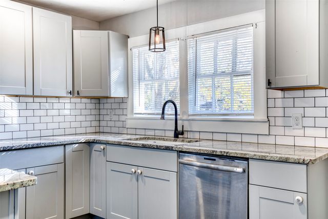 903 W 8th Street, Bonham, TX 75418