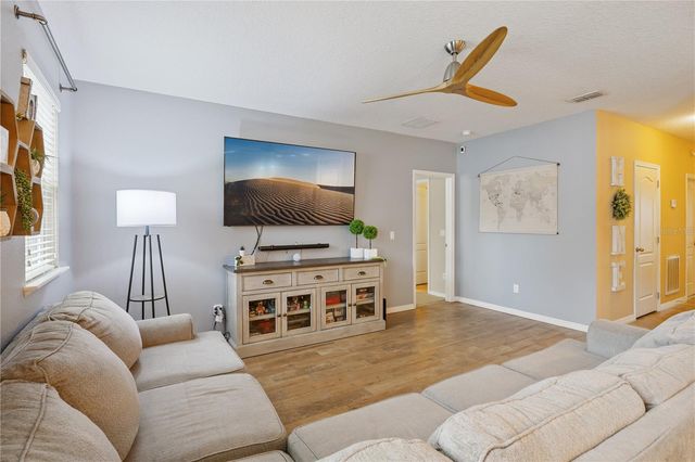 2541 MARTINS RUN, Tavares, FL 32778