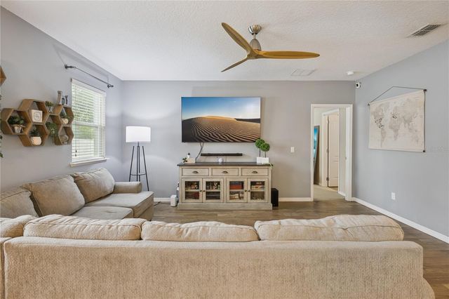 2541 MARTINS RUN, Tavares, FL 32778