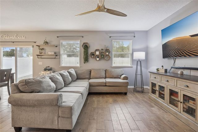 2541 MARTINS RUN, Tavares, FL 32778