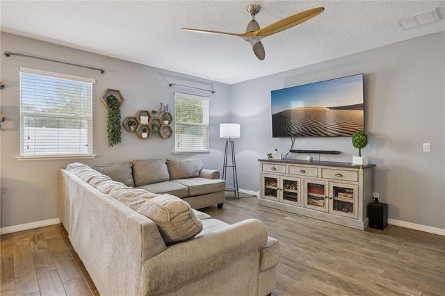 2541 MARTINS RUN, Tavares, FL 32778