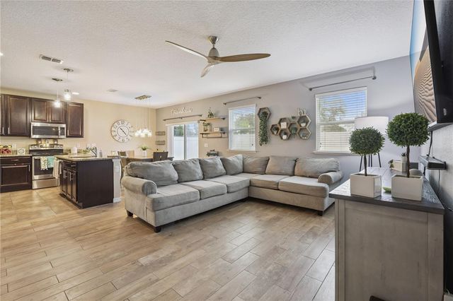 2541 MARTINS RUN, Tavares, FL 32778