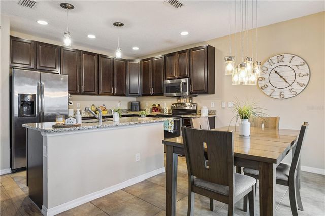 2541 MARTINS RUN, Tavares, FL 32778
