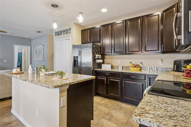 2541 MARTINS RUN, Tavares, FL 32778