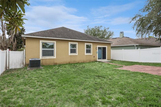 2541 MARTINS RUN, Tavares, FL 32778