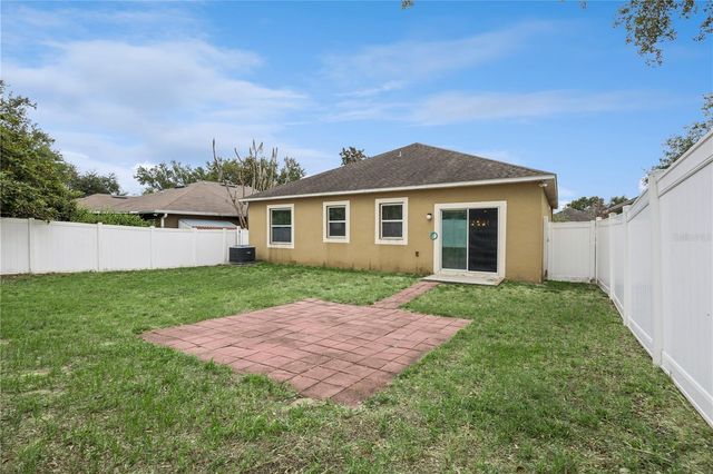2541 MARTINS RUN, Tavares, FL 32778