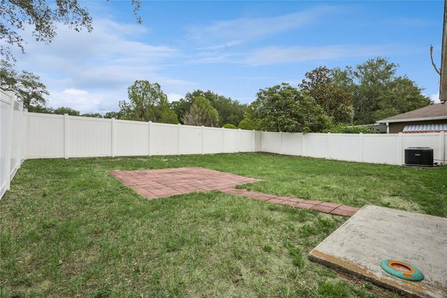 2541 MARTINS RUN, Tavares, FL 32778