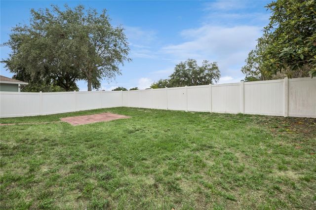 2541 MARTINS RUN, Tavares, FL 32778