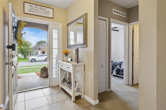 2541 MARTINS RUN, Tavares, FL 32778