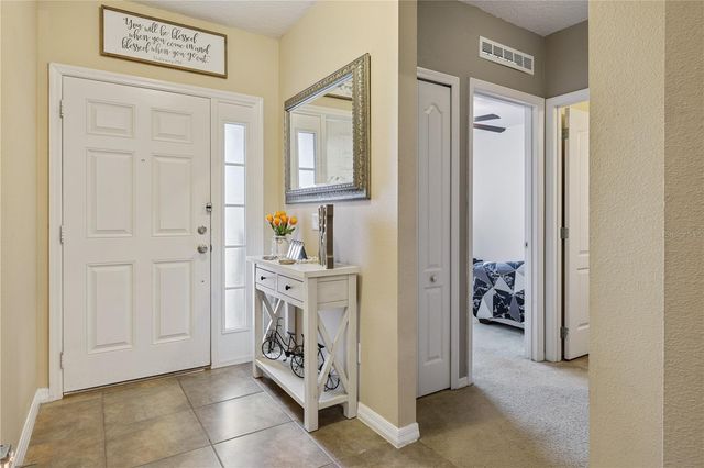 2541 MARTINS RUN, Tavares, FL 32778