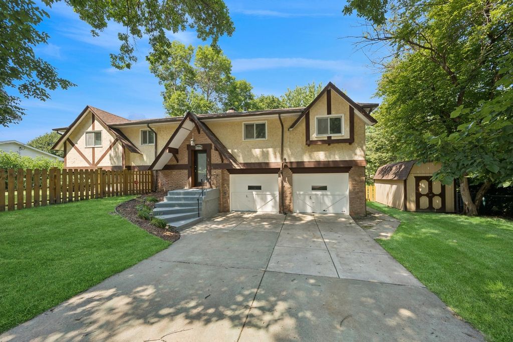 2469 Dunlap Street N, Roseville, MN 55113