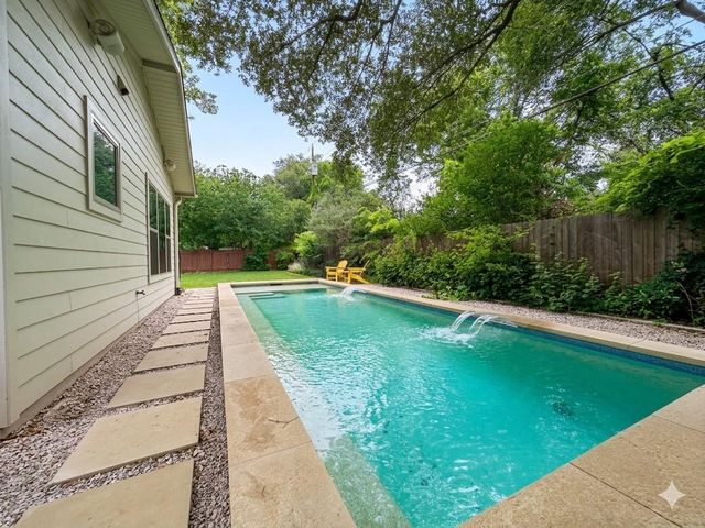 3006 Stardust DR, Austin, TX 78757