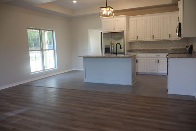 28 Acie Ln., Sumrall, MS 39482