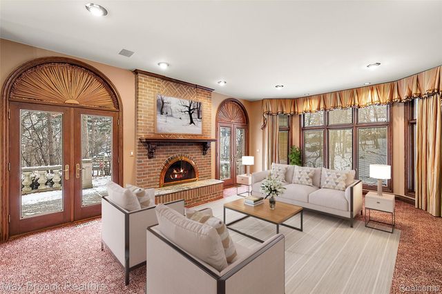 5148 Crest Knolls Court, Bloomfield Charter Township, MI 48302