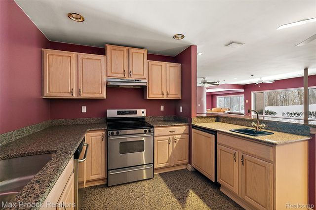 5148 Crest Knolls Court, Bloomfield Charter Township, MI 48302