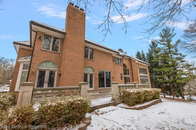 5148 Crest Knolls Court, Bloomfield Charter Township, MI 48302