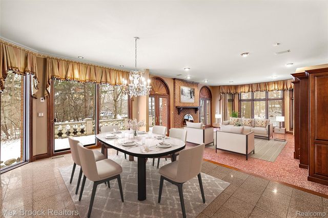 5148 Crest Knolls Court, Bloomfield Charter Township, MI 48302