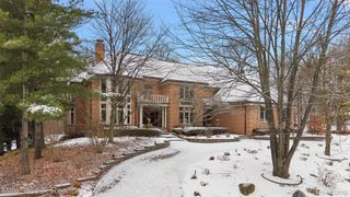 5148 Crest Knolls Court, Bloomfield Charter Township, MI 48302