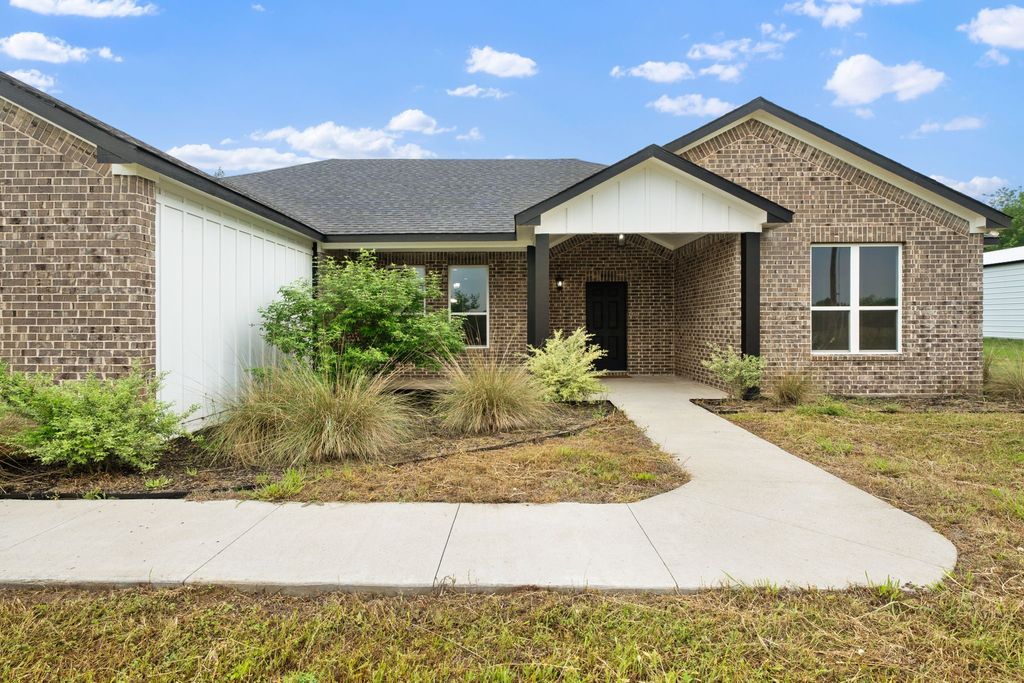 646 County Road 4109, Greenville, TX 75401