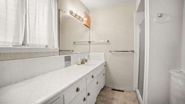 206 Benson Dr, Lodi, CA 95242