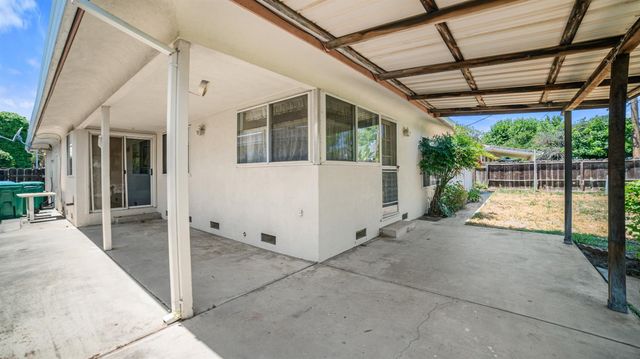 206 Benson Dr, Lodi, CA 95242
