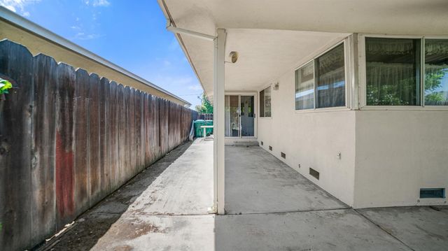 206 Benson Dr, Lodi, CA 95242