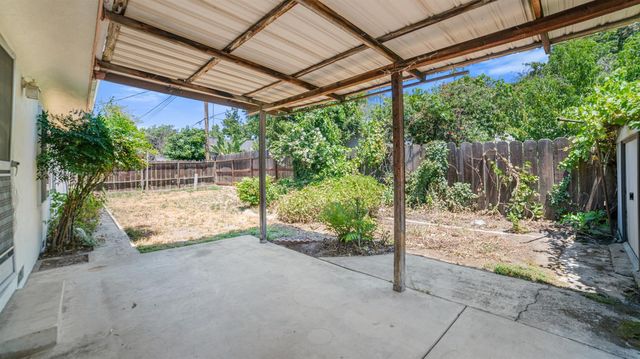 206 Benson Dr, Lodi, CA 95242