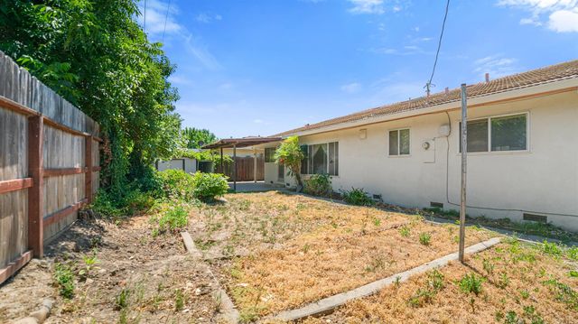 206 Benson Dr, Lodi, CA 95242